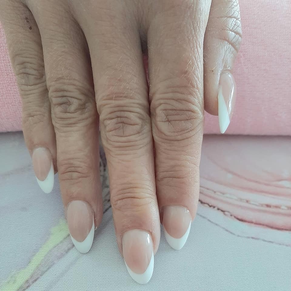 2021-06_French_manicure_reversed